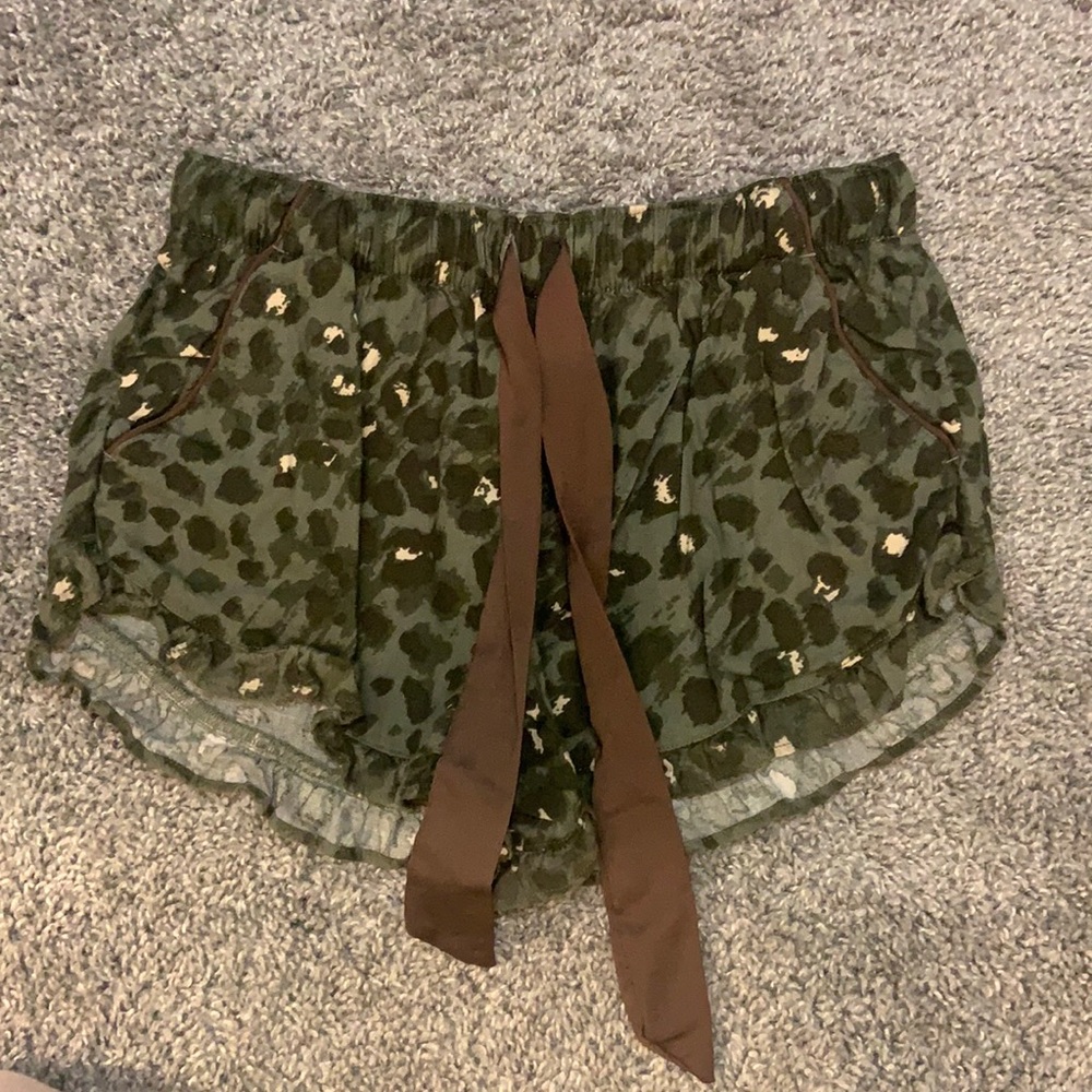 Aerie size small green leopard print shorts. Great condition. Only worn once.